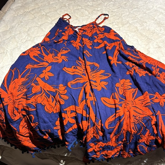 Swim cover up - Picture 3 of 4